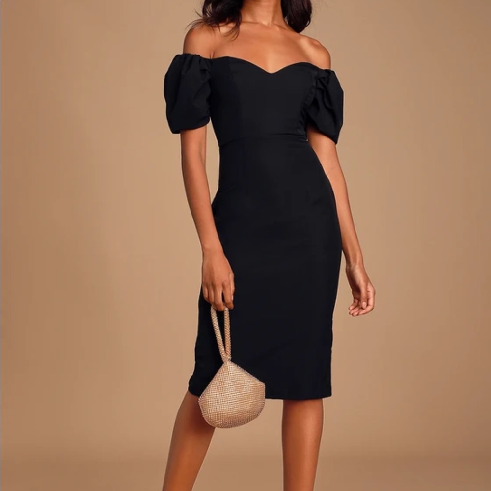 Lulu’s black bodycon dress